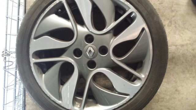 llantas de 17 pulgadas con cubiertas al 80 %