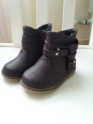 Botas bebé número 19 de segunda mano por 8,9 EUR en Calahorra en WALLAPOP