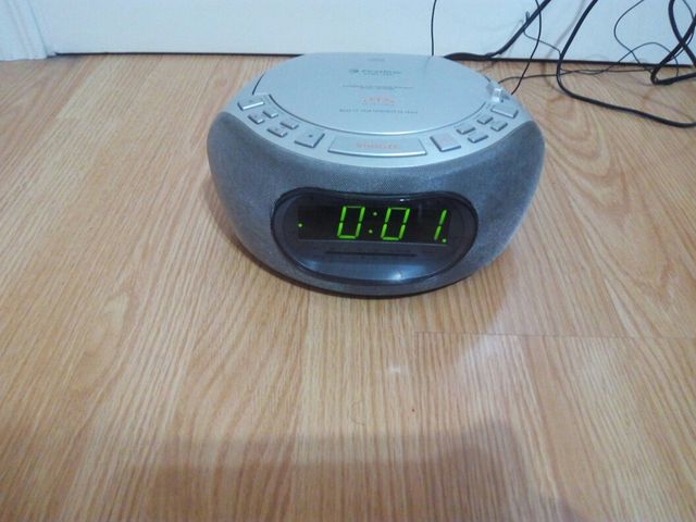 Reloj despertador con radio