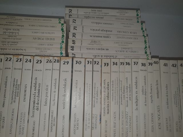 Colección de 73 libros de poesia andaluza