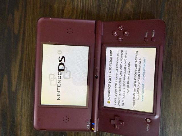 Nintendo DSI XL granate
