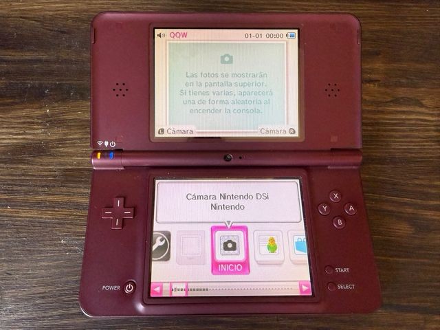 Nintendo DSI XL granate
