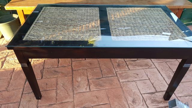 Mesa de comedor y sillas ratan