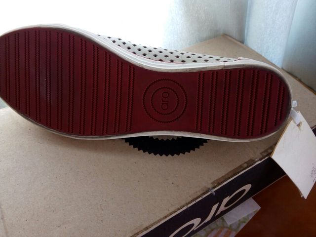 Zapatillas marca aro nuevas piel