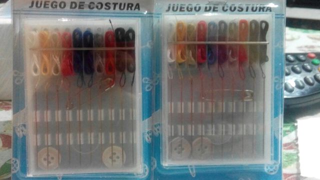 20 agujas enhebradas con hilos