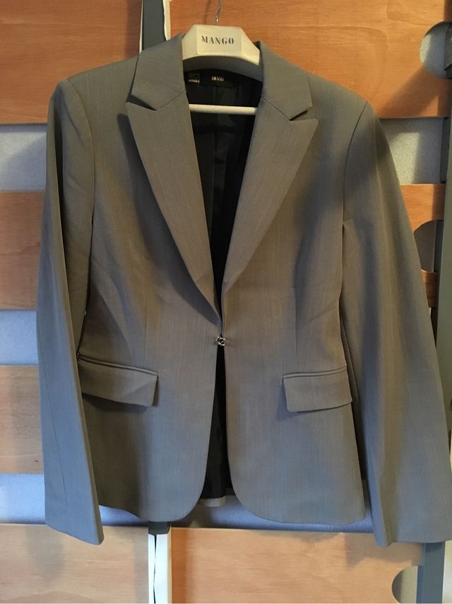 Traje gris Mango. Sin estrenar