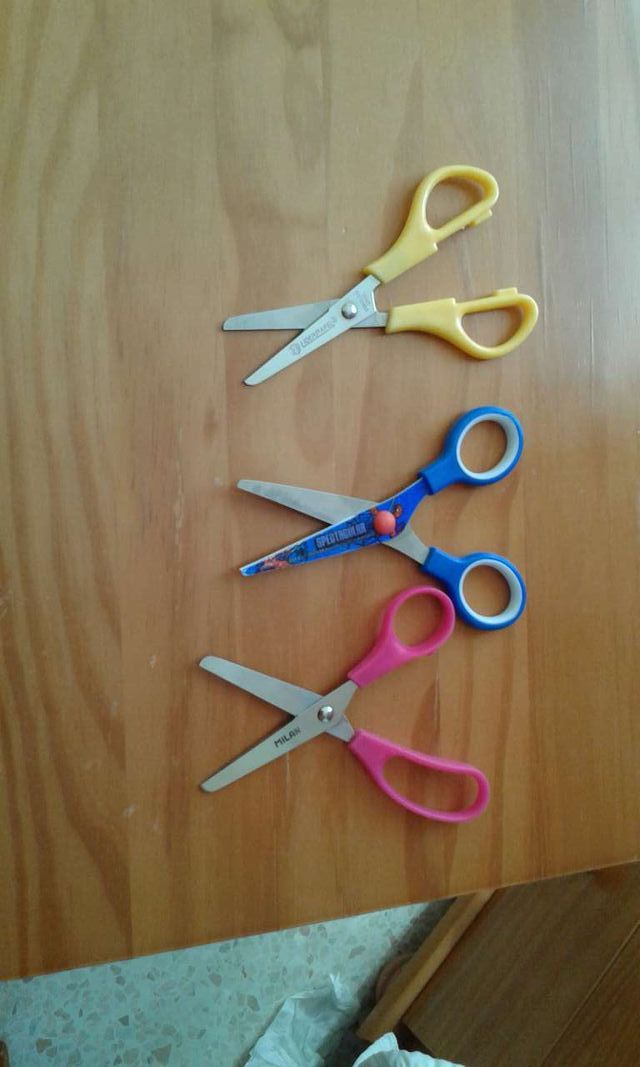 Tijeras nuevas de trabajo  manuales.
