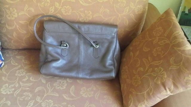 Bolso de cuero argentino