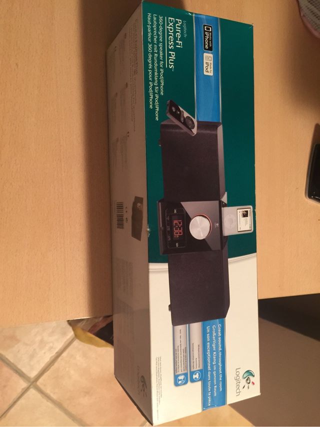 Equipo sonido Logitech con mando a distancia.