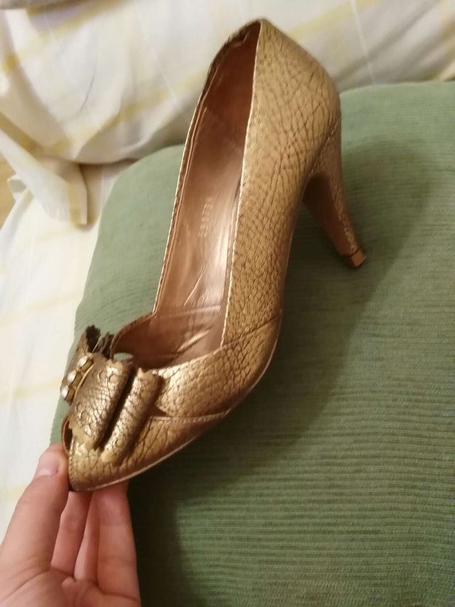 Zapatos fiesta dorados