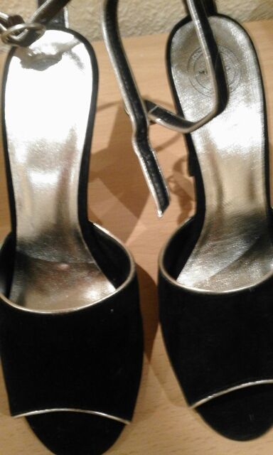 Sandália de vestido nova