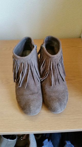 Botines flecos XTI. Talla 38 de segunda mano por 17 EUR en Madrid en  WALLAPOP