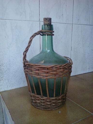 Damajuana o garrafa vidrio soplado