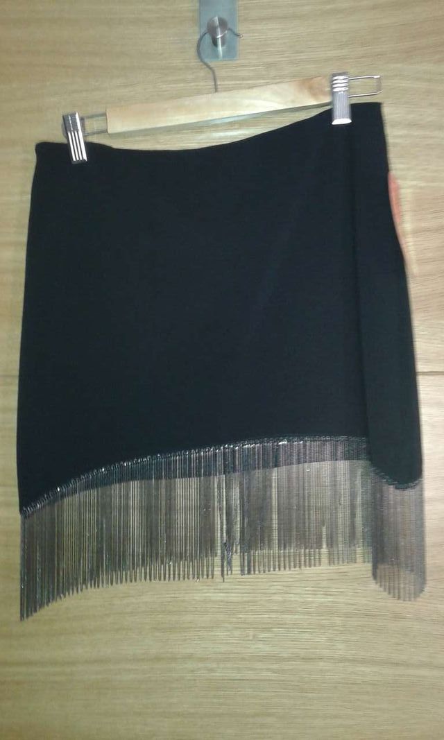 Falda con cadenitas.