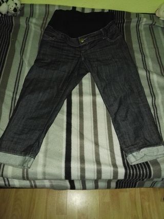 Pantalón pirata premama de segunda mano por 10 EUR en Mejorada del Campo en  WALLAPOP