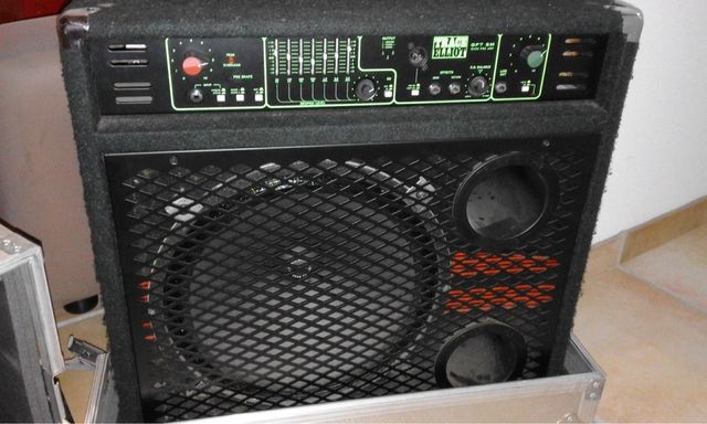 Amplificador De Bajo Trace Elliot GP7 SM, con caja metálica para transporte.