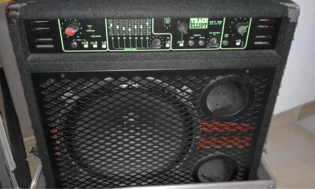 Amplificador De Bajo Trace Elliot GP7 SM, con caja metálica para transporte.