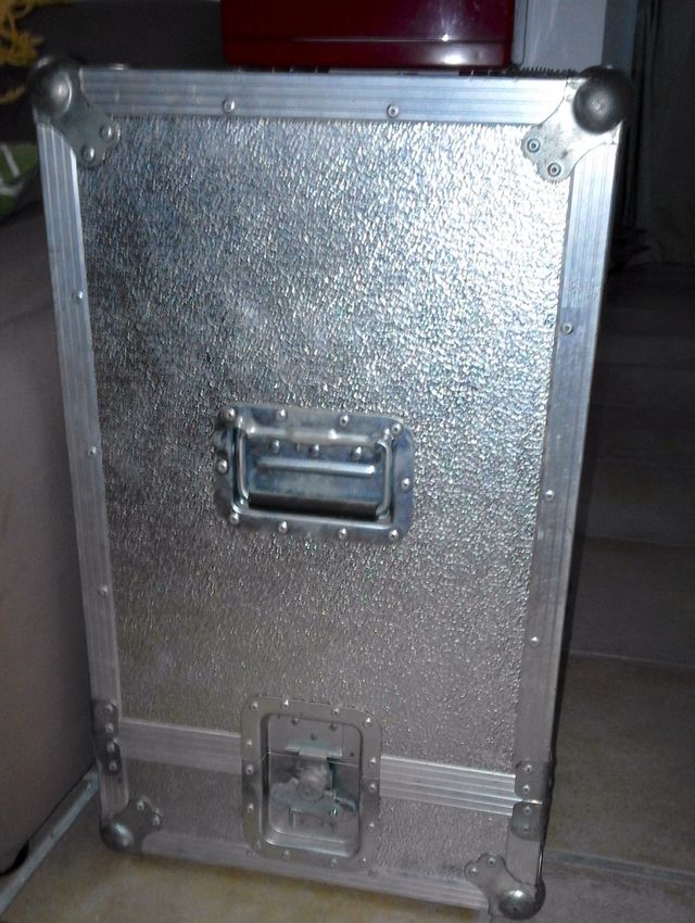 Amplificador De Bajo Trace Elliot GP7 SM, con caja metálica para transporte.