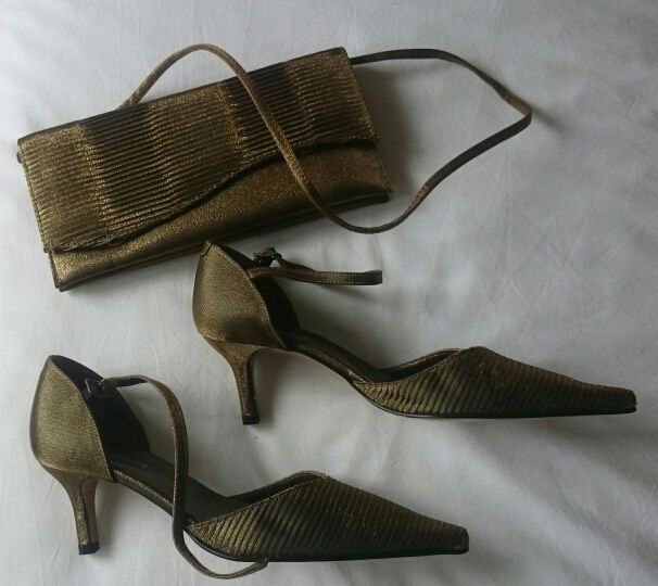 Traje chaqueta + top + bolso + zapatos