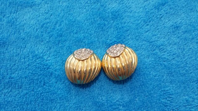 SURTIDOS DE PENDIENTES Y BROCHES