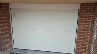 Puerta para garage de segunda mano por 185 € en Galapagar en WALLAPOP