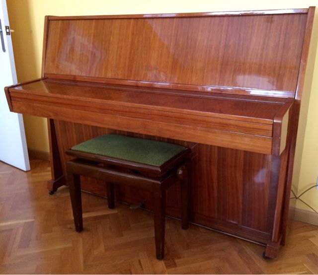 Piano acústico vertical Cherny