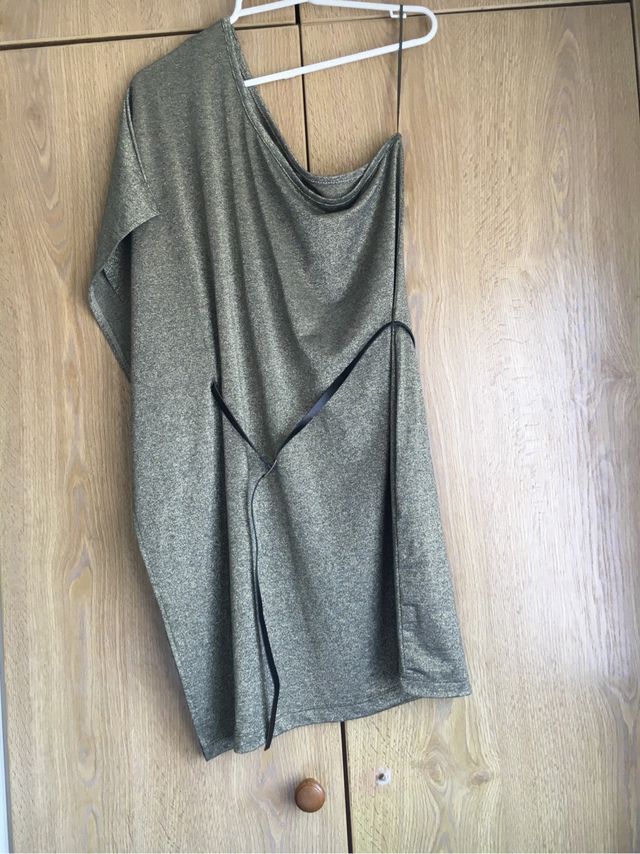 Vestido nuevo sin estrenar. Talla L