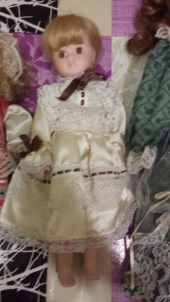 Muñecas de porcelana varias