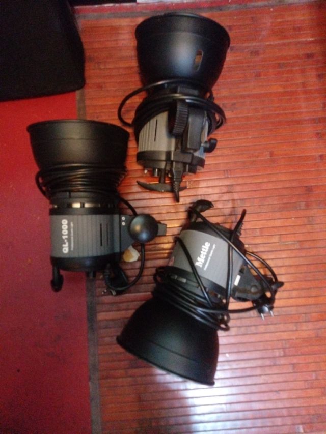 4 focos de luz continua para profesionales