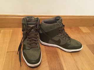 Zapatillas Nike cuña interior de segunda mano por 60 EUR en Pozuelo de  Alarcón en WALLAPOP