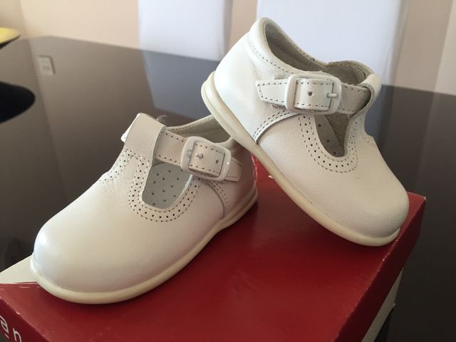 Zapatitos de bebe, número 18.