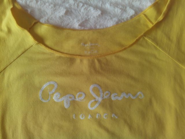 Camiseta Pepe Jeans amarilla de manga corta.