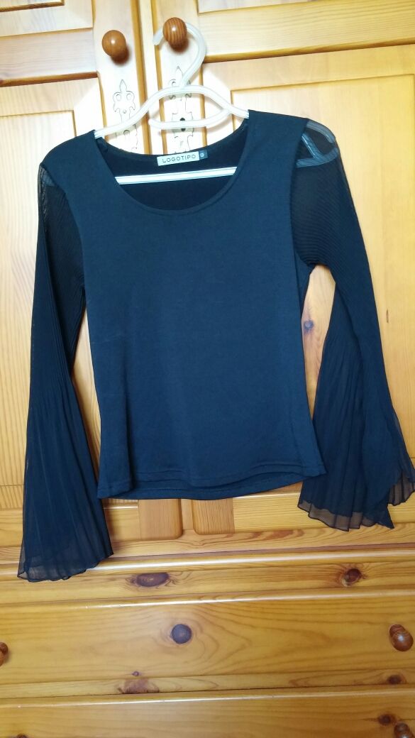 Camiseta negra fiesta manga tul