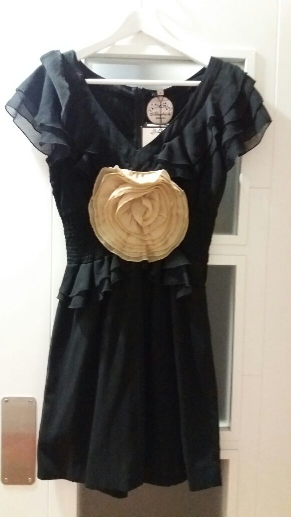 Vestido con etiqueta