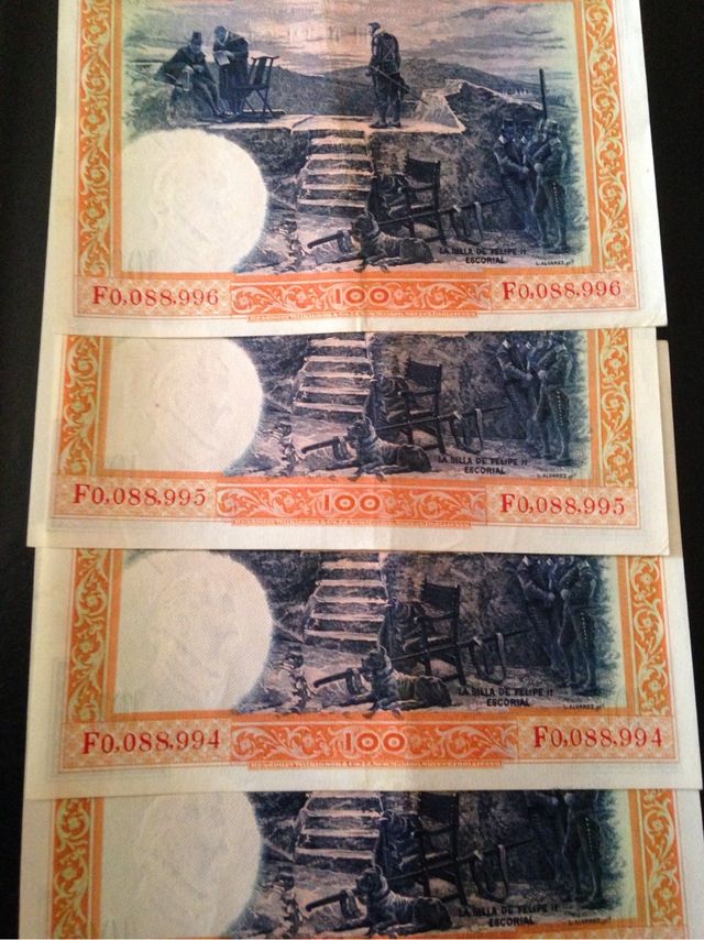Bitllets consecutius de 100 pessetes.