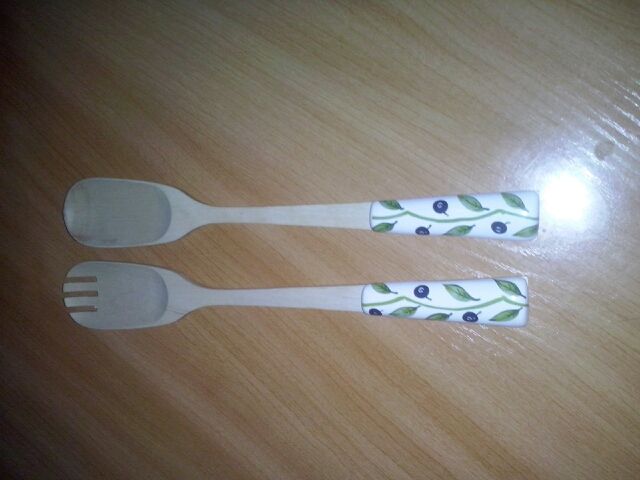 Cubiertos de madera con cerámica fina