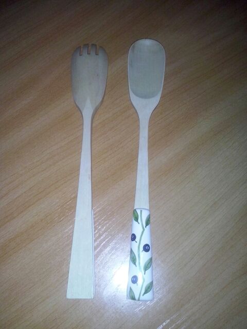 Cubiertos de madera con cerámica fina