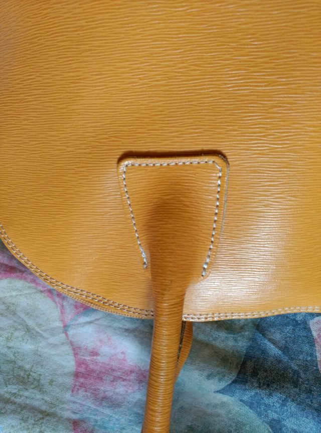 Bolso de piel marca mutton