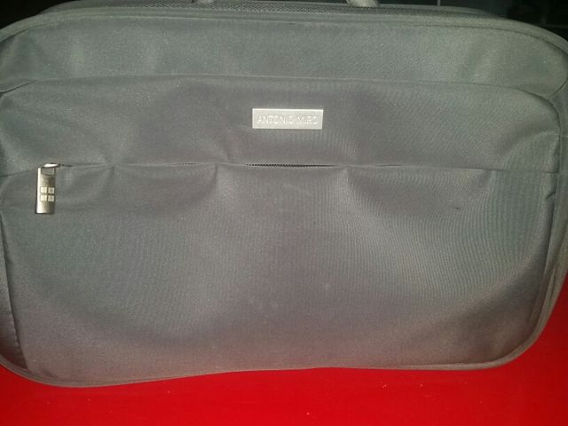 Mini maleta Antonio Miró