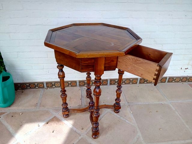 Mesa de juego de madera octogonal