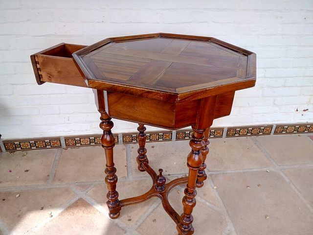 Mesa de juego de madera octogonal