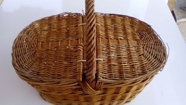 Sillón y Cesta de Mimbre Artesanal