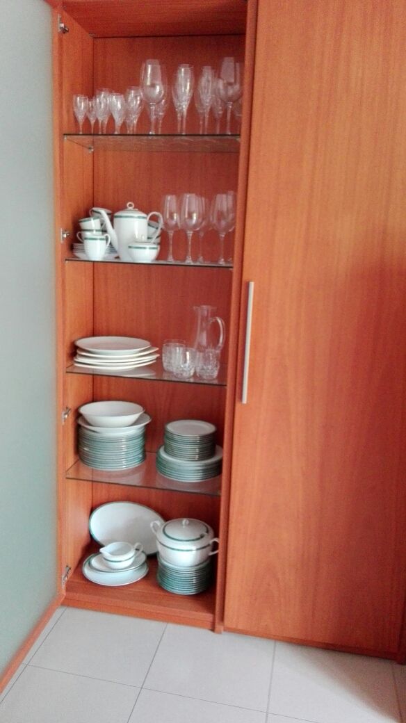 Armario de comedor de segunda mano por 150 € en Girona en WALLAPOP