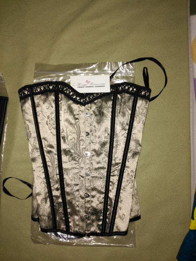 Corpiños de vestir.