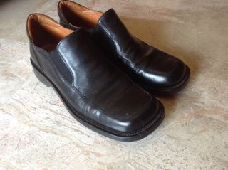 Zapatos Negros De Vestir (punta Cuadrada) Nuevos de segunda mano por 15 EUR  en Córdoba en WALLAPOP