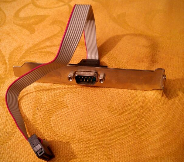 Puerto serie para placa base