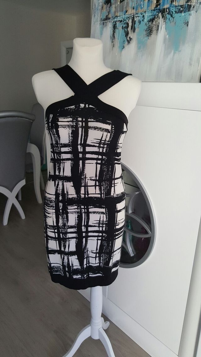 VESTIDO MARCA SINEQUONE