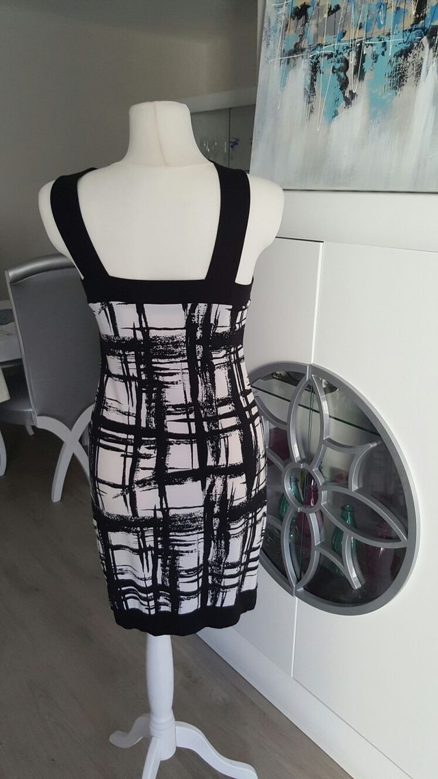 VESTIDO MARCA SINEQUONE