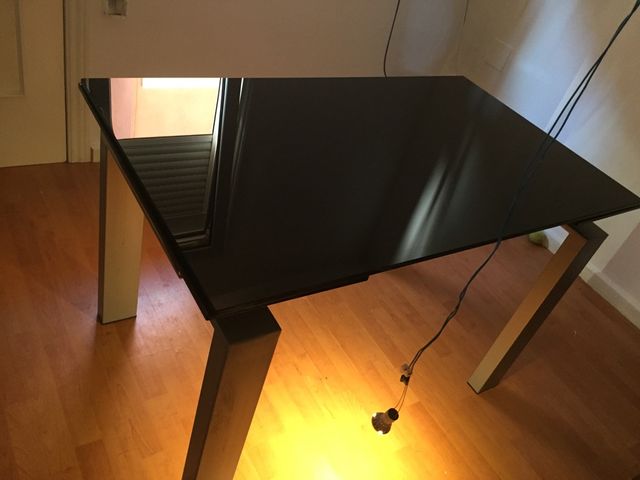 Mesa cristal color negro