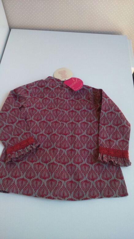 Blusón talla 2 años nuevo.